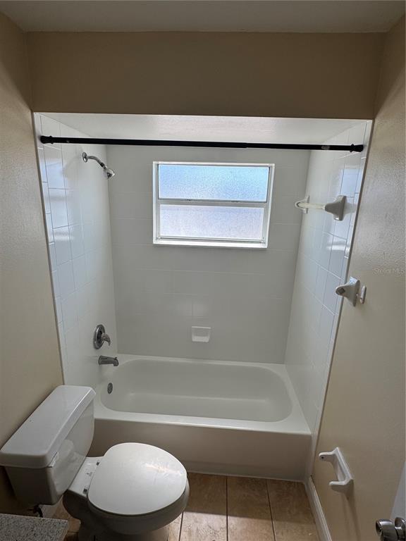 Building Photo - 2399 Harbor Town Dr