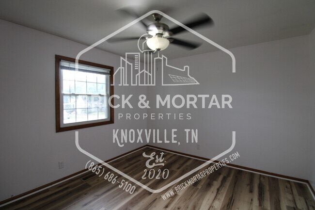Building Photo - 2409 Holbrook Dr