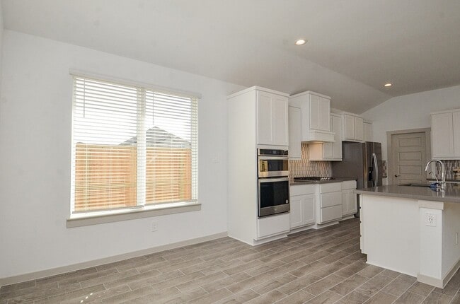 Building Photo - 29203 Pikes Peak Dr