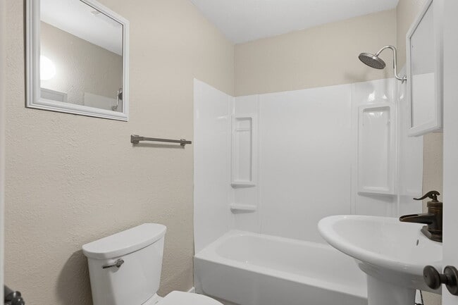 Building Photo - Charming Silverton Home Near Downtown