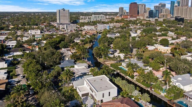 Building Photo - 823 Ponce de Leon Dr