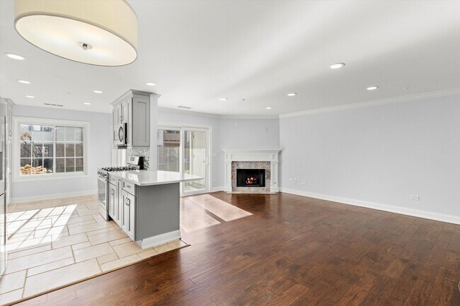 Building Photo - 1615 W Hawkes St