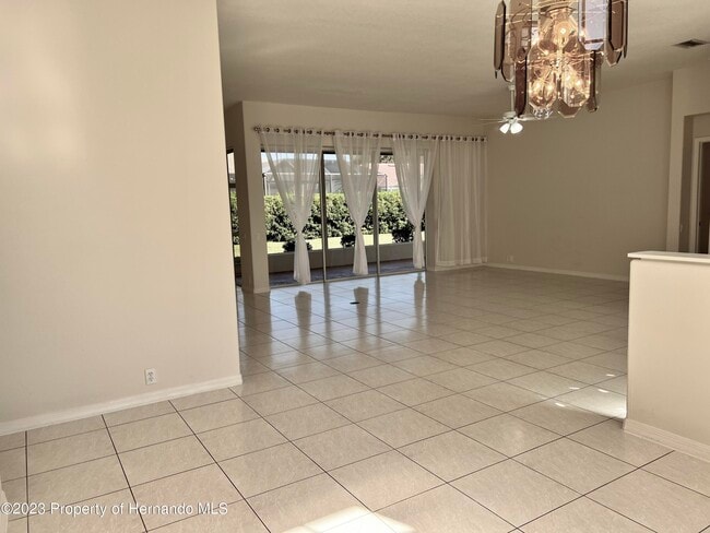 Building Photo - 9369 Ashley Dr