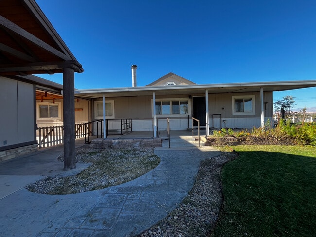 Building Photo - Pioneer