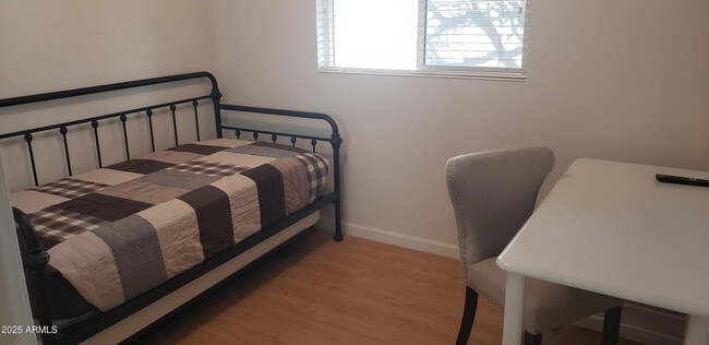 Building Photo - 4440 E Campbell Ave