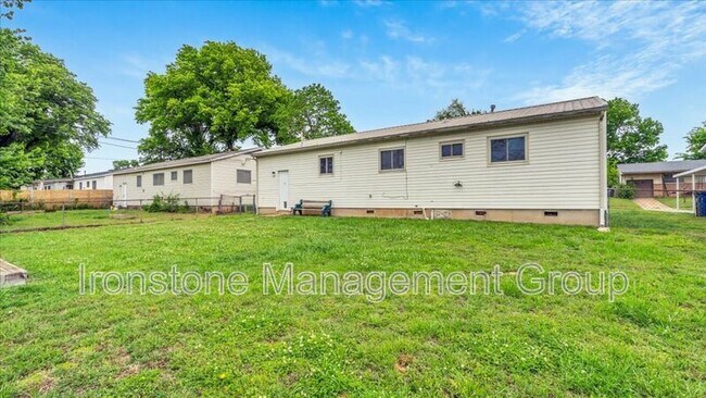 Building Photo - 4956 S Maybelle Ave