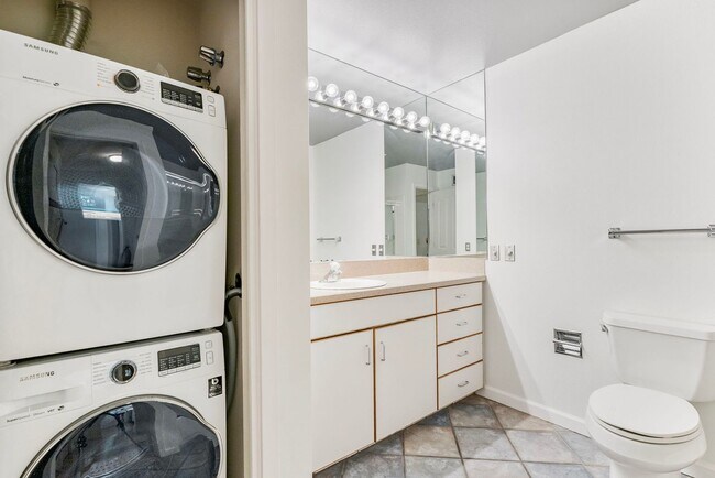 Building Photo - Riverplace Condominiums - 1 bed/1 bath corner unit w/parking/storage/balcony/fireplace