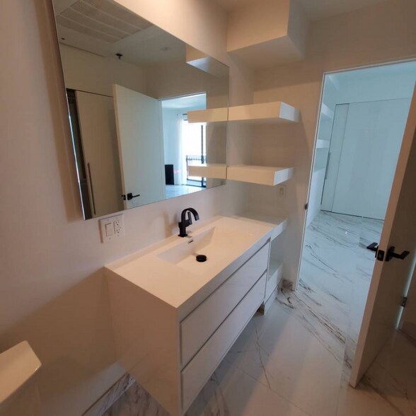 Building Photo - 8811 Burton Wy