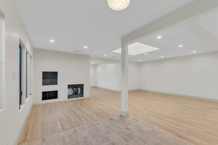 Dining Area - 4316 Bellaire Ave