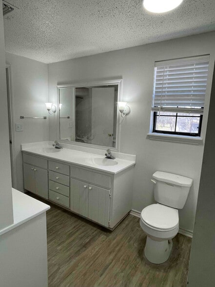 Building Photo - 205 E 22nd St