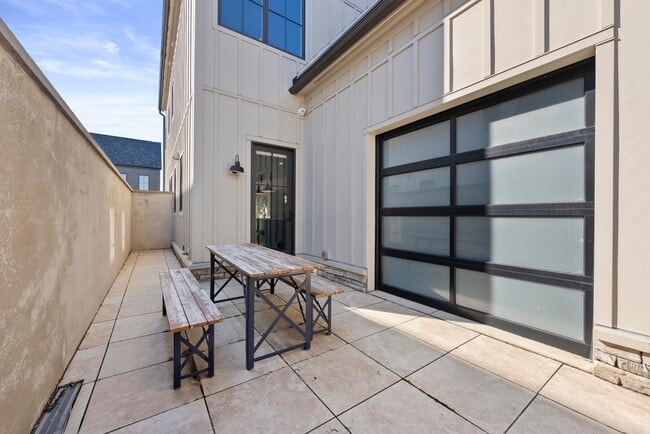 Building Photo - 2899 Katmai Dr