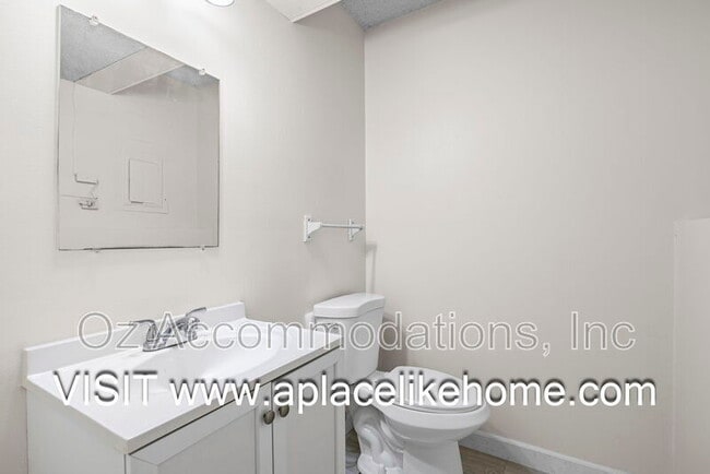 Building Photo - 530 SE Hampton St