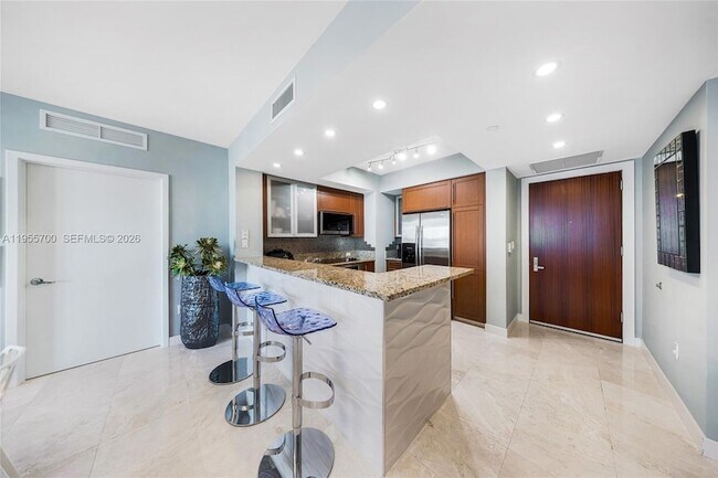 Building Photo - 2831 N Ocean Blvd