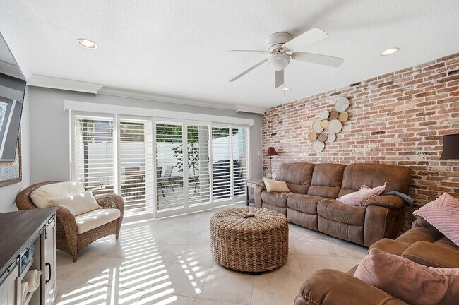 Building Photo - 842 SE 19th Ave