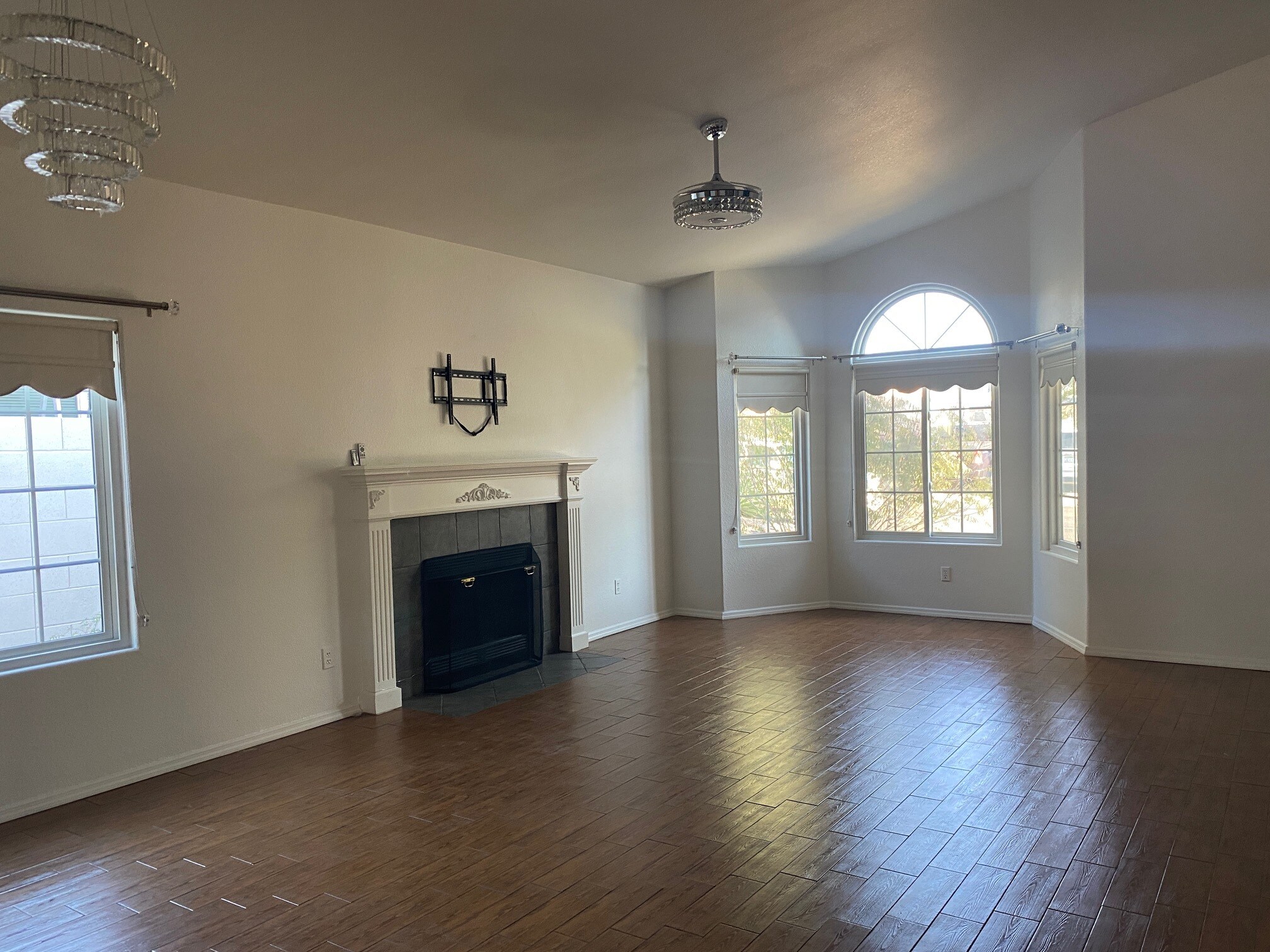 Building Photo - 5028 W Hurston Dr