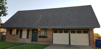 Building Photo - 6845 Rhine Dr