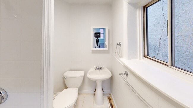 Building Photo - 312 S 16th St