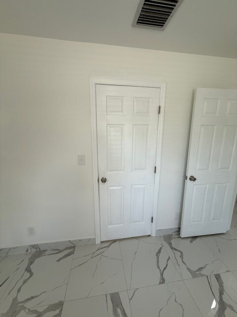 Building Photo - 5962