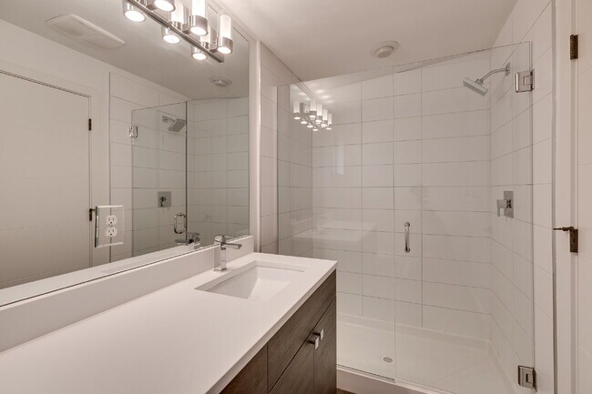 Building Photo - Modern Ballard 3 bedroom townhome for rent!