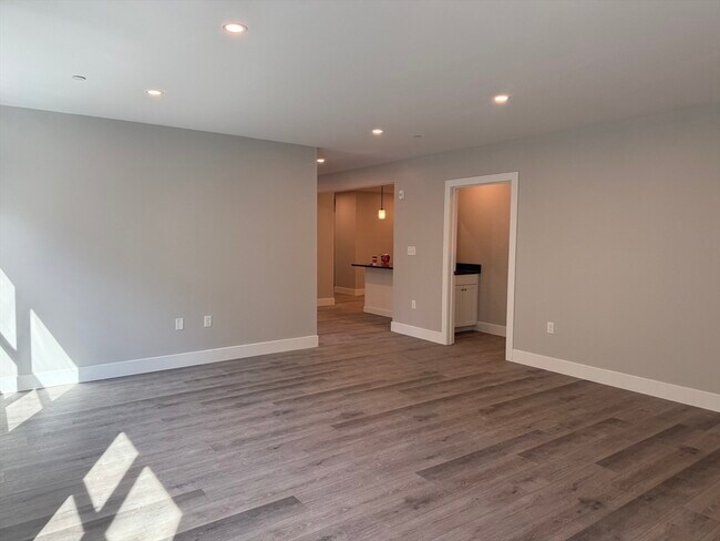 Building Photo - 251 Sladen St