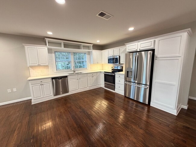 Building Photo - 3/2 Pascagoula