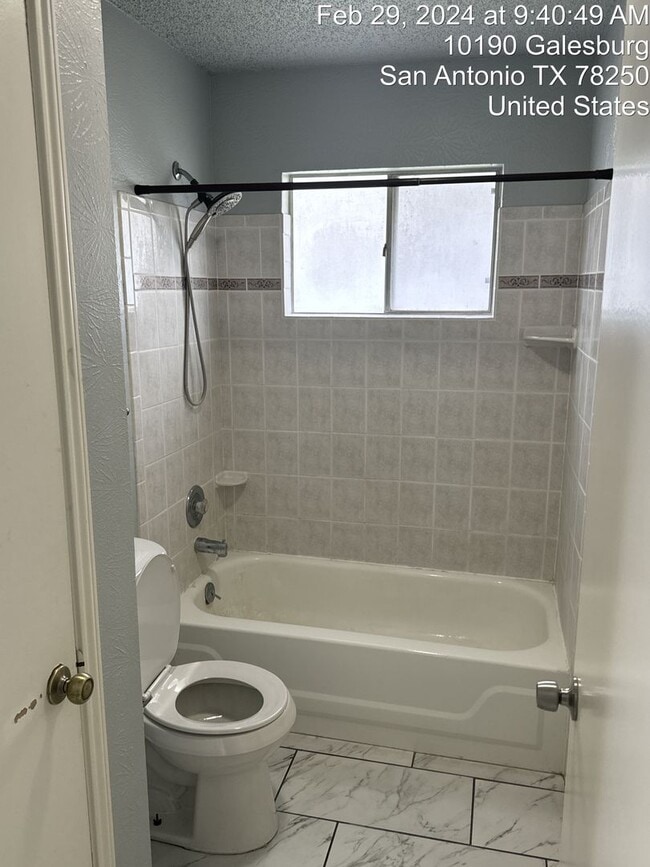 Building Photo - Comfort and Convenience Awaits YOU!