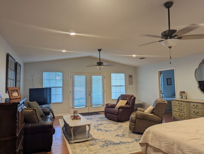 Building Photo - Lakefront Living on Little Lake Geneva – Main Home + Private In-Law Suite!