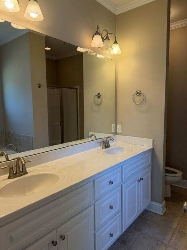 Building Photo - 4 Bed/2.5 Bath Home - Desirable Glen Laurel Subdivision - CBA School District