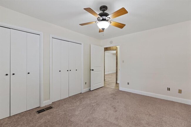 Building Photo - 914 E 32nd St