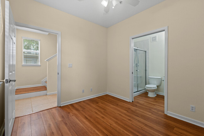Building Photo - 147 Greenwich Cir