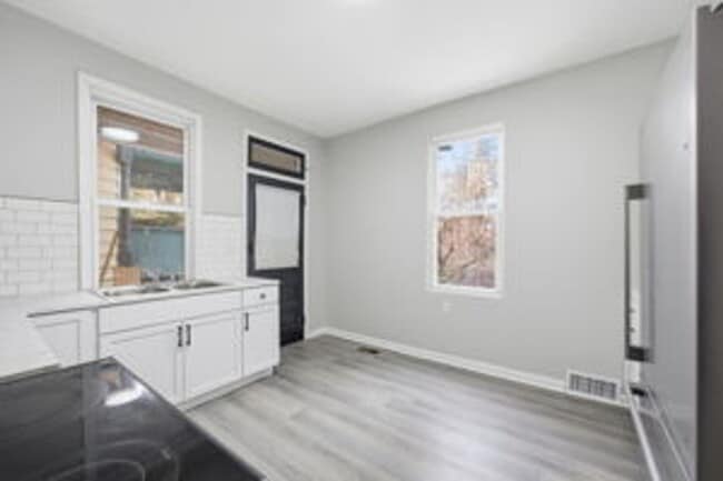 Building Photo - Well-maintained 3-bedroom, 1-bath home in Carnegie! Available Now!!