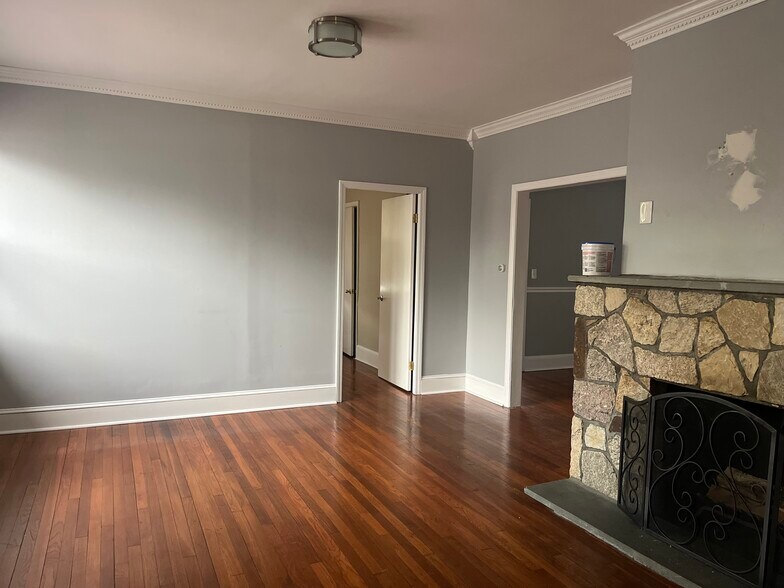 Living room - 1727 Madison Ave