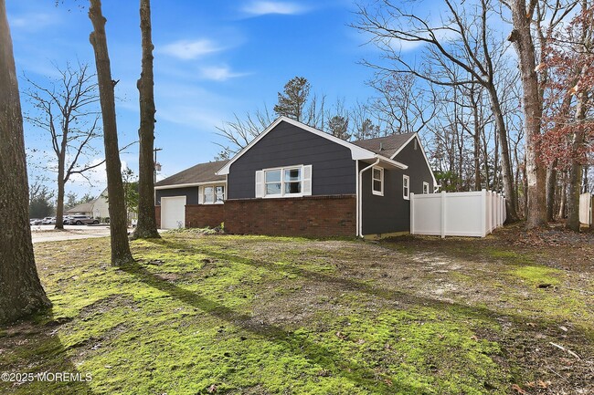 Building Photo - 501 Adolphus St