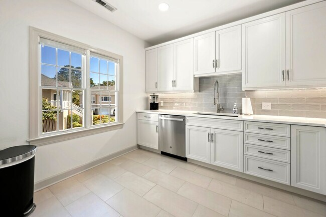 Building Photo - 773 Bonnyneck Dr