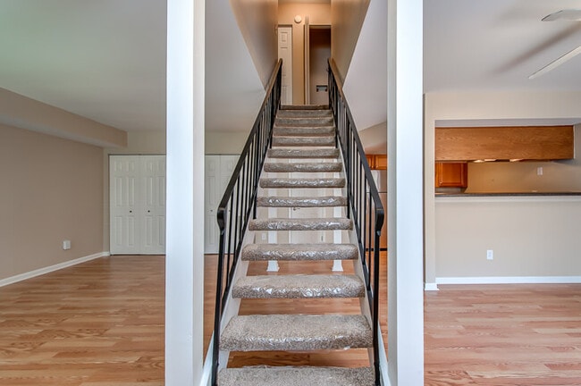 Entrance upstairs - 406 Granville Rd