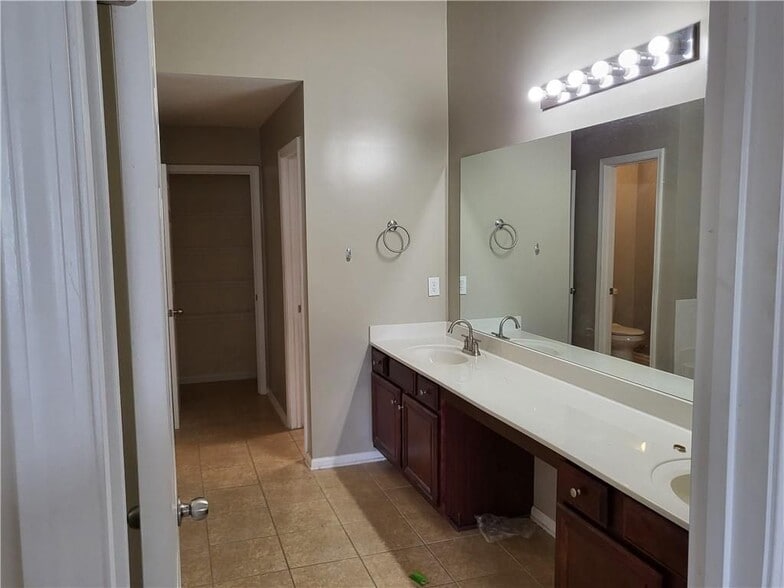 Building Photo - 950 Rockbass Rd