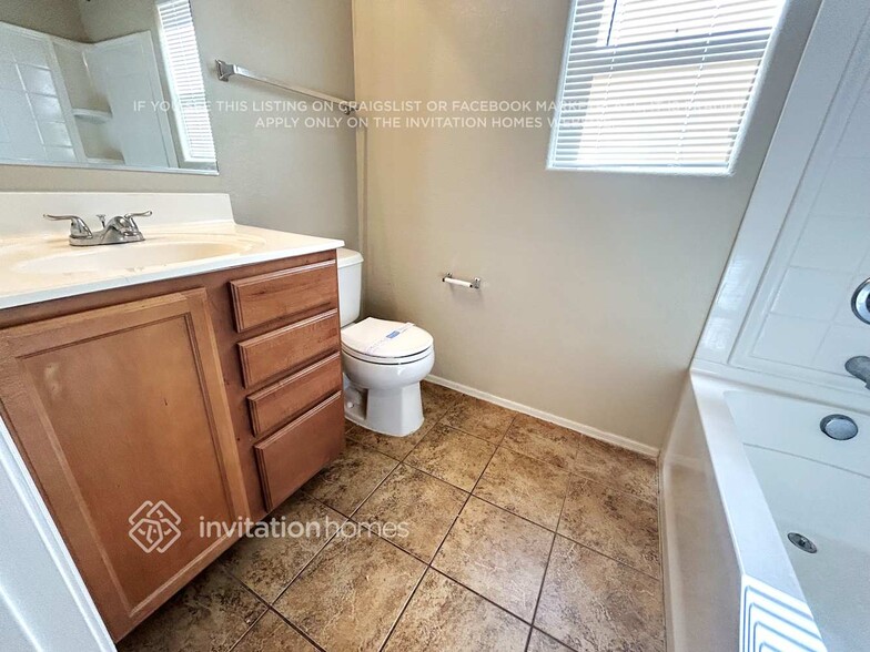 Building Photo - 6412 W Fawn Dr