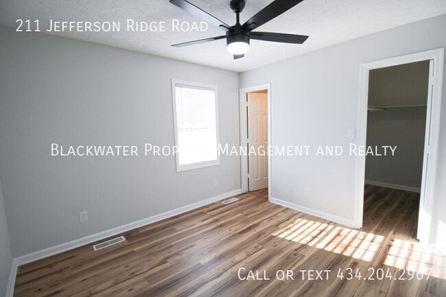 Building Photo - 211 Jefferson Ridge Rd