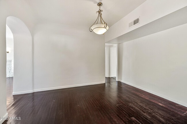 Building Photo - 3949 E Earll Dr