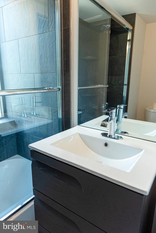 Building Photo - 37 Oakland St