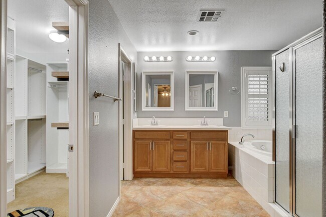 Building Photo - 4 Bedroom in North Las Vegas Near Aliante