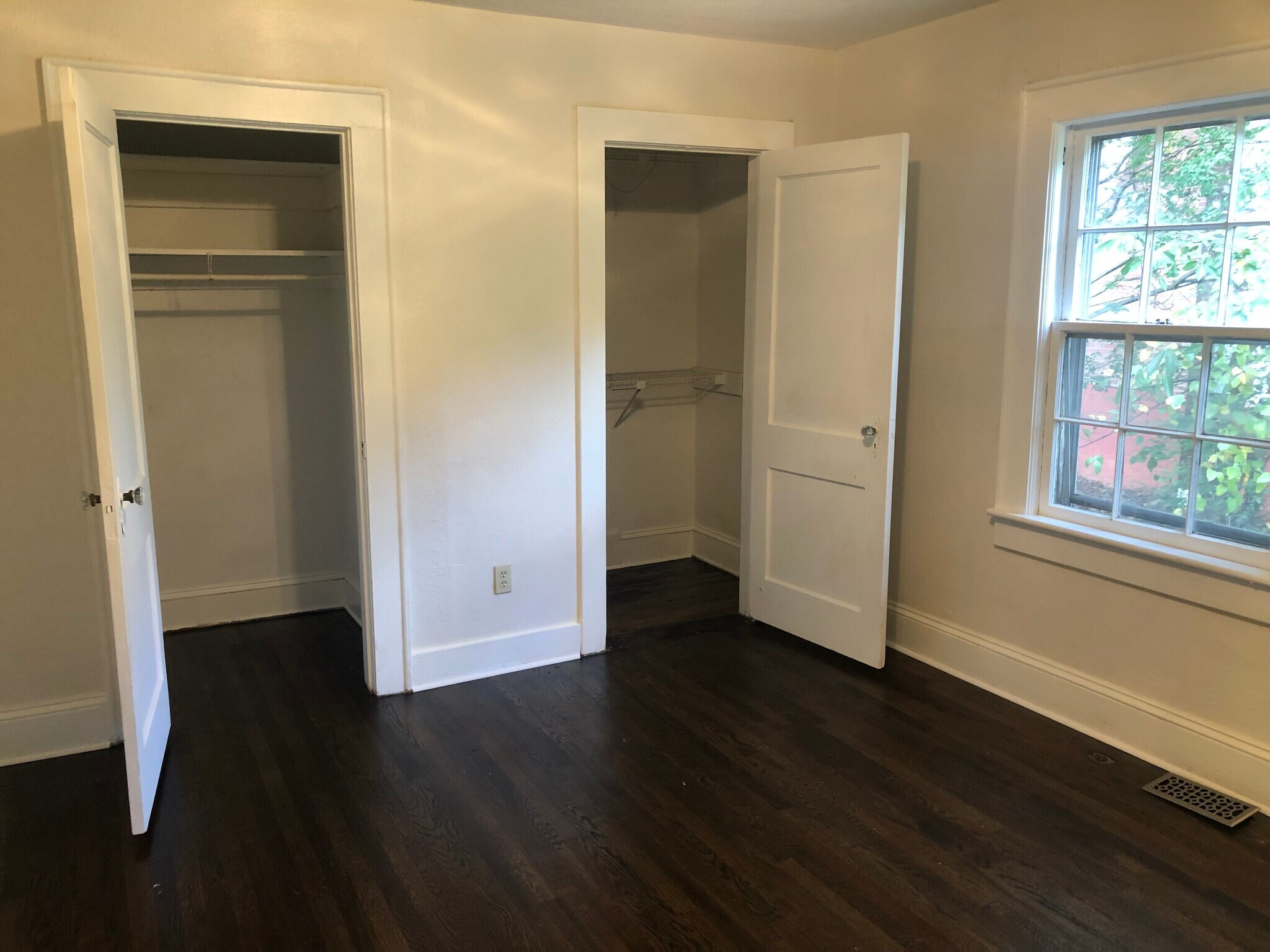 Building Photo - 1002 4th Street Dr NW