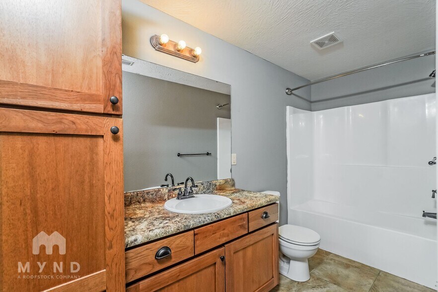 Building Photo - 4674 Oneida Dr
