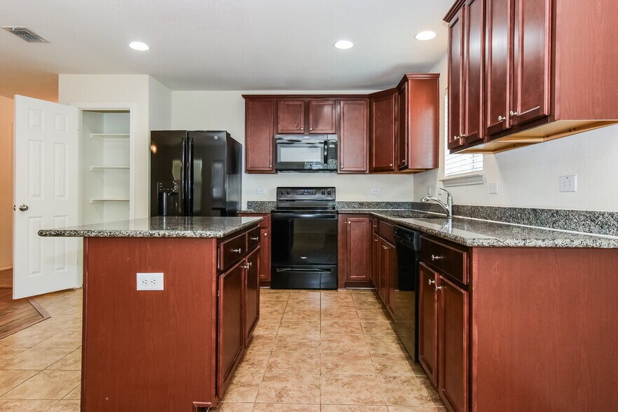 Building Photo - 1449 Vernon Dr