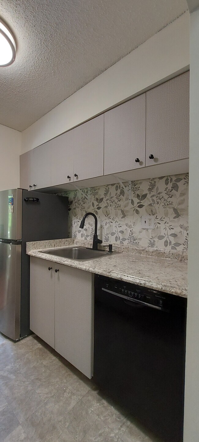 Kitchen01 - 280 Bridgewater Rd