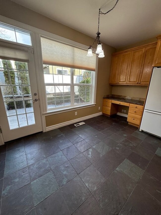 Building Photo - 3 Bedroom 2 Bath 55 and Old Community Newberg OR