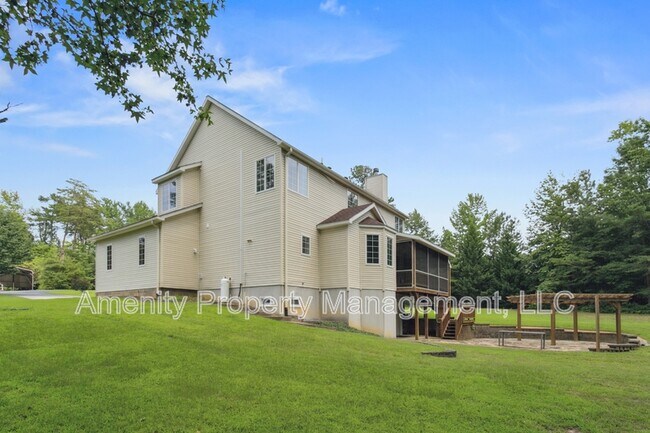 Building Photo - 182 Saddletown Rd