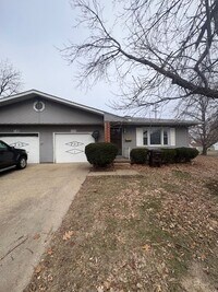 Building Photo - 737-737 E Gift Ave