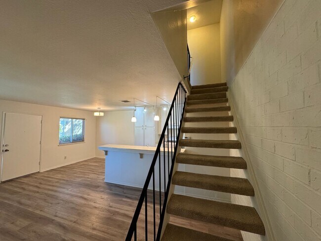 Building Photo - 2 Bedroom, 1 Bath in desirable neighborhood, Capitola