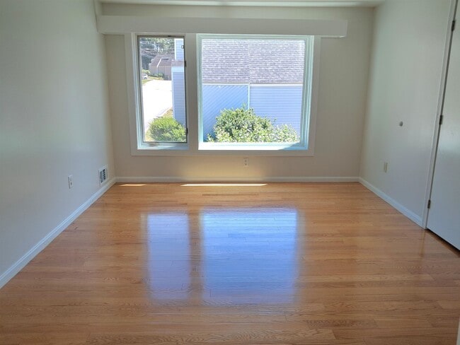 Building Photo - 4 Esquire Cir